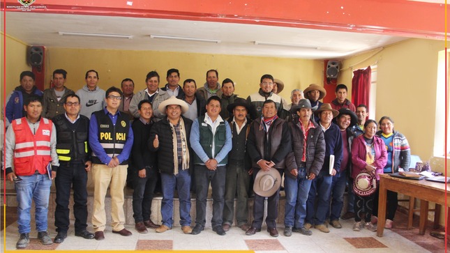 La Municipalidad Distrital de Colquemarca conformó la Plataforma de Defensa Civil, contando con la participación de autoridades y sociedad civil. La exposición del Prof. Freddy Yahuira sobre las funciones de la plataforma de defensa civil se realizó previamente a la actividad de conformación y juramentación, donde se explicaron las funciones de cada una de las autoridades presentes.
La actividad de conformación y juramentación fue llevada a cabo con la presencia del Prof. Santos Oviedo Ataucuri, alcalde de la Municipalidad Distrital de Colquemarca, Ing. Grimaldo Zamata Mallma, jefe de Defensa Civil de la Provincia Chumbivilcas, Ing. Samuel Huamani de la Agencia Agraria Chumbivilcas, Ing. Junior Quispe Espinoza, Encargado de Defensa Civil del Distrito de Colquemarca, y SOP. Gilber Araujo Vega, encargado de la Comisaría PNP Santo Tomás. Además, se contó con la presencia de autoridades del distrito de Colquemarca, presidentes comunales, presidentes anexales y organizaciones sociales.
El alcalde, Prof. Santos Oviedo Ataucuri, juramentó como presidente de la Plataforma Distrital de Defensa Civil, seguida de la juramentación de todos los miembros de la plataforma, incluyendo autoridades, presidentes comunales, anexales, entre otros. La Municipalidad Distrital de Colquemarca se complace en haber llevado a cabo esta importante actividad en pro de la seguridad y bienestar de la comunidad.
¡Colquemarca, un nuevo comienzo con oportunidades para todos!
Prof. Santos Oviedo Ataucuri - Alcalde
Gestión 2023 - 2026
