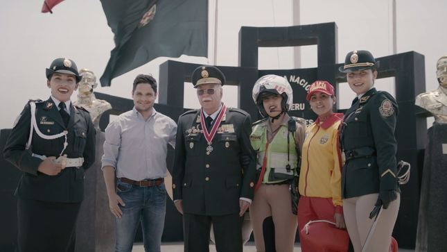 Como una muestra de reconocimiento a la abnegada labor que realizan los buenos policías, el Ministerio del Interior elaboró un video institucional donde diferentes personajes de nuestra sociedad civil como periodistas, artistas, deportistas, junto a los agentes entonan el himno de la Policía Nacional del Perú.