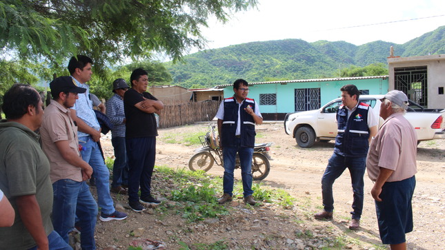 Gerente subregional de Chota en la reunión con los consultores, dirigentes y beneficiarios del proyecto de agua para riego de Majín Alto - Miracosta