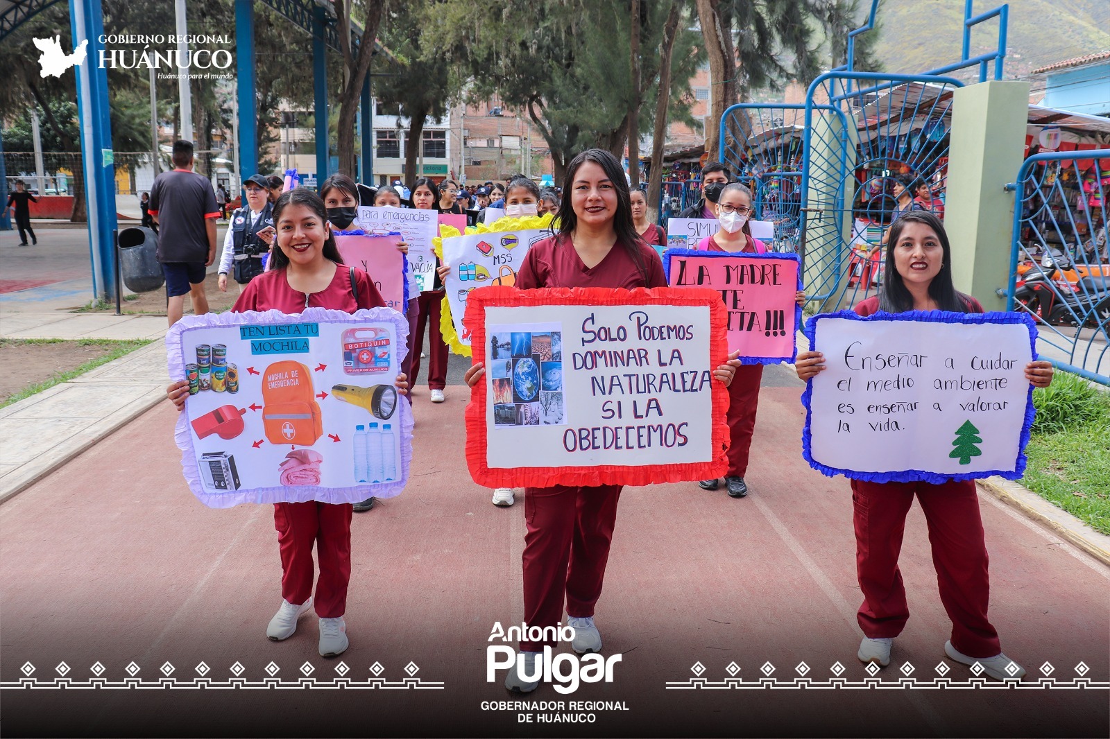 Las diferentes delegaciones recorrieron las principales calles de Huánuco, exhortando a la ciudadanía a participar en el ejercicio.