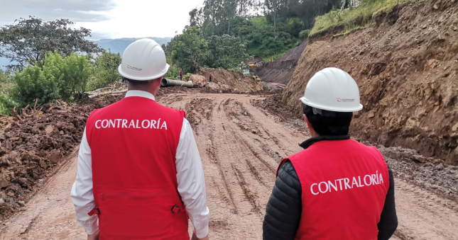 Auditores de la Contraloría verifican la ejecución de la contrucción de obra vial de Abancay