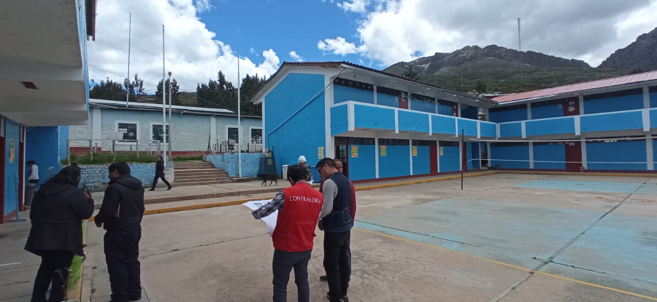 Contraloría alerta deficiencias técnicas en rehabilitación de colegio en Oyón
