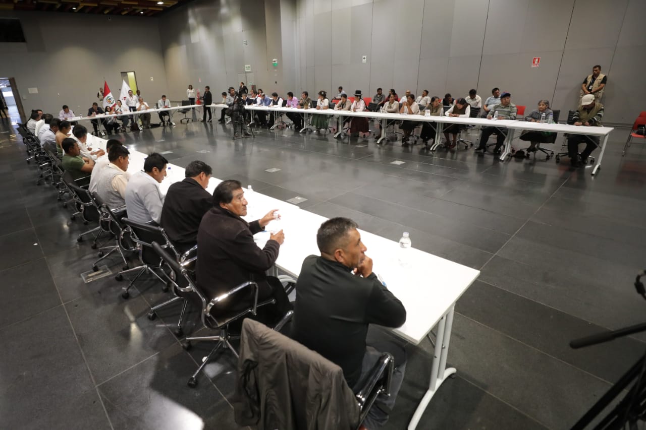 MVCS se reunió con autoridades y dirigentes de la provincia de San Román para informar sobre proyectos de agua, saneamiento, drenaje pluvial y PTAR
