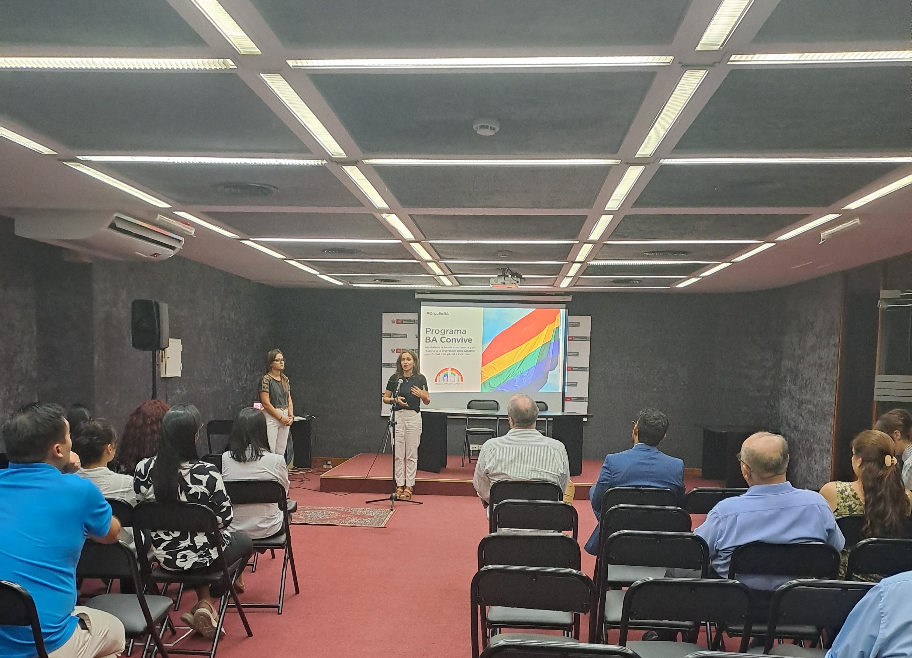 CAPACITACION PERSONAL EN TEMAS DE DERECHOS HUMANOS Y DIVERSIDAD