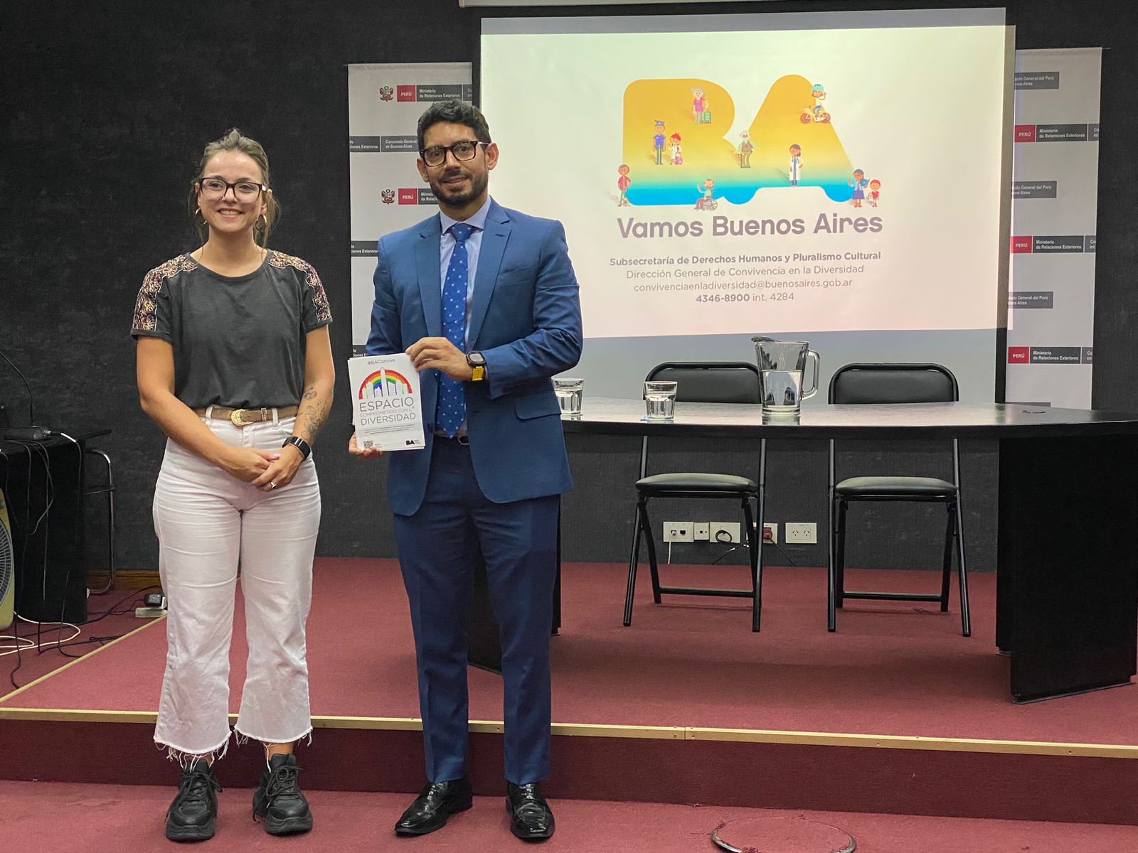 CAPACITACION PERSONAL EN TEMAS DE DERECHOS HUMANOS Y DIVERSIDAD