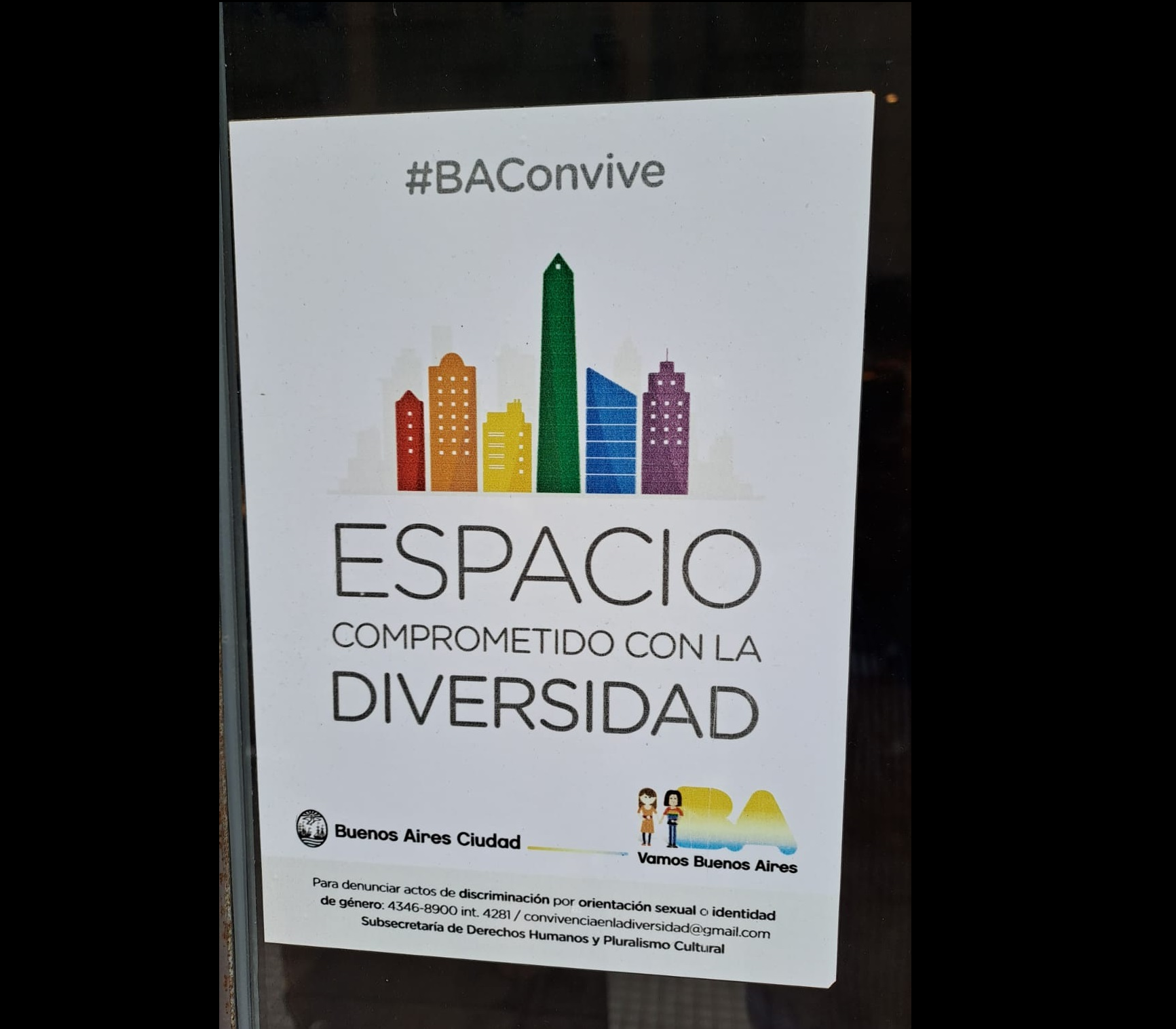 CAPACITACION PERSONAL EN TEMAS DE DERECHOS HUMANOS Y DIVERSIDAD