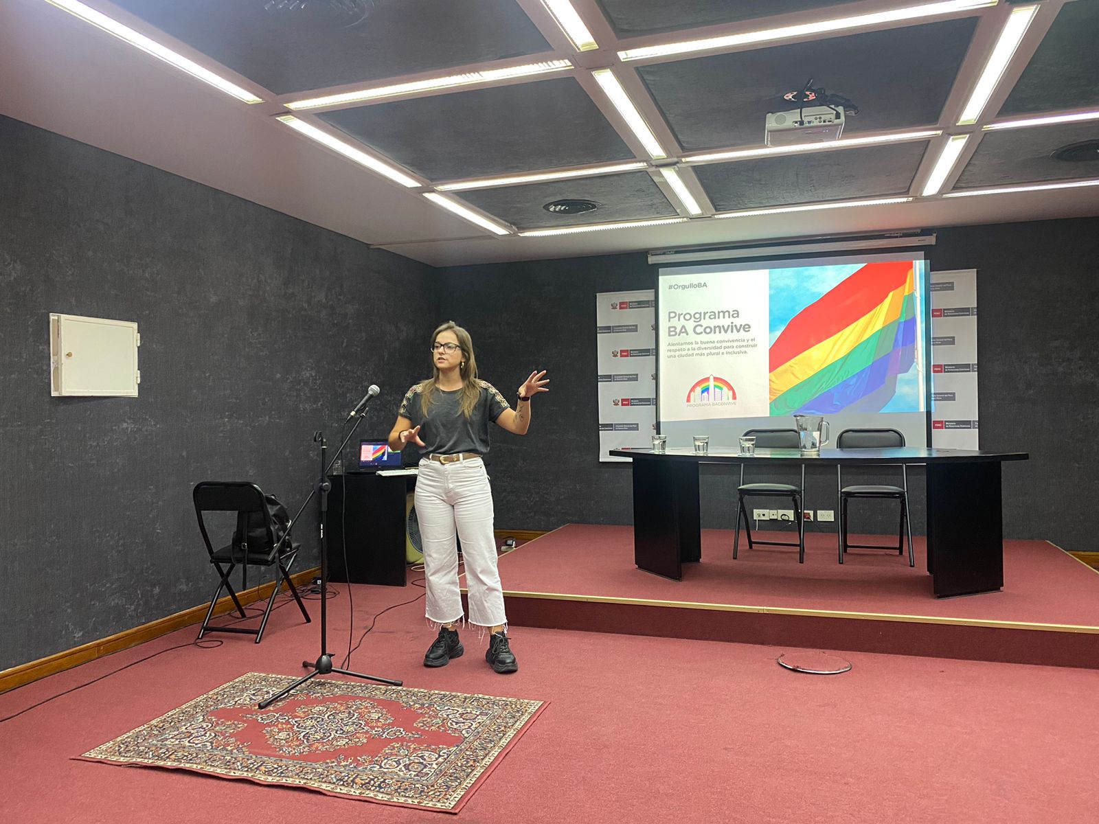 CAPACITACION PERSONAL EN TEMAS DE DERECHOS HUMANOS Y DIVERSIDAD