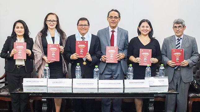 Libro 'El derecho Constitucional en el cine y la televisión' fue presentado por el CEC del TC en el Colegio de Abogados de Lima