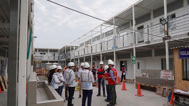 Supervisamos implementación de módulos educativos de dos pisos en San Juan de Miraflores