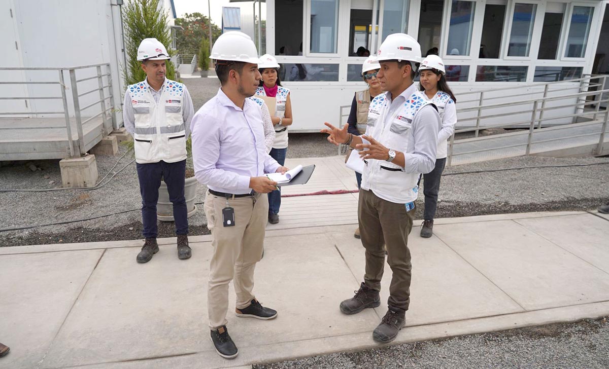 Supervisamos implementación de módulos educativos de dos pisos en San Juan de Miraflores