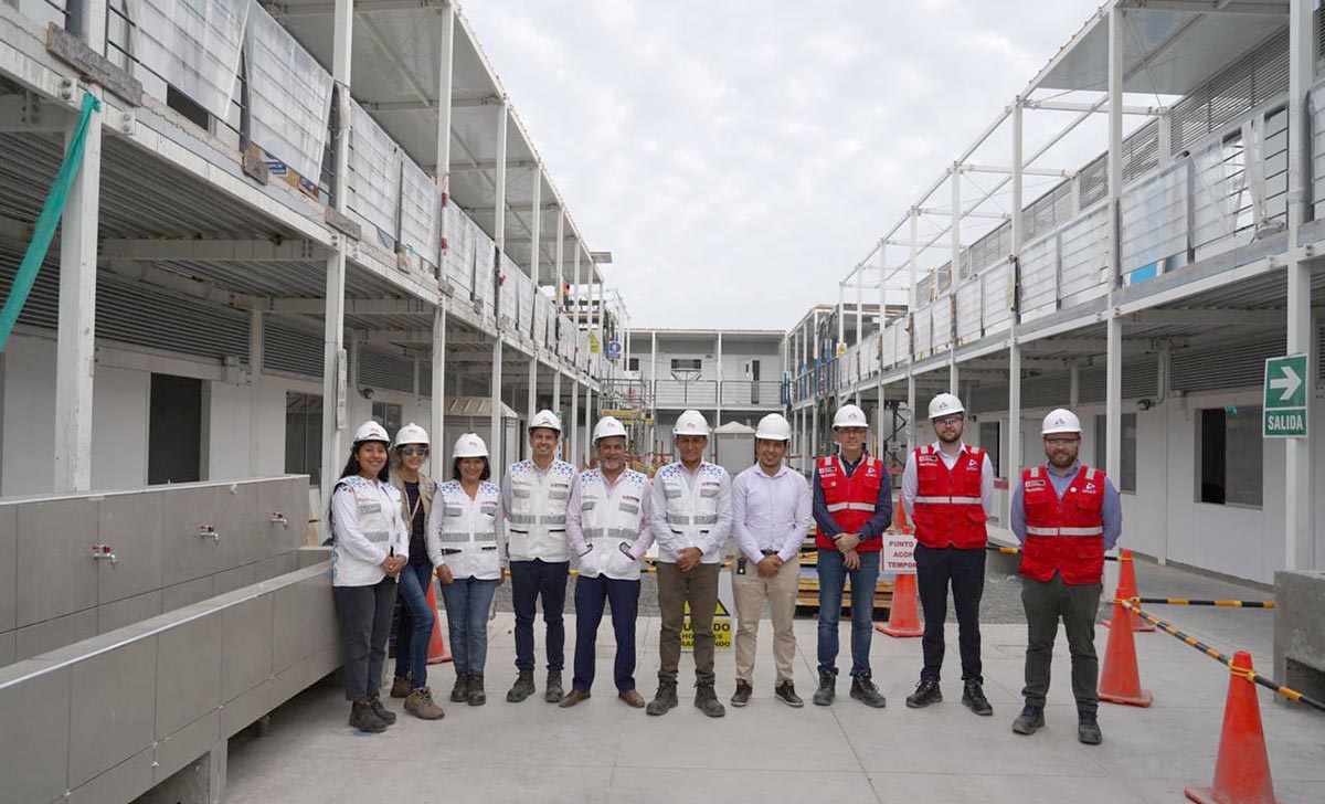 Supervisamos implementación de módulos educativos de dos pisos en San Juan de Miraflores
