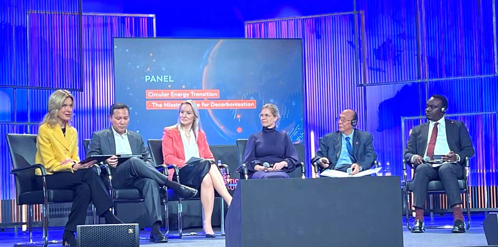 Viceministro de Electricidad, Jaime Luyo, participó en evento en Alemania