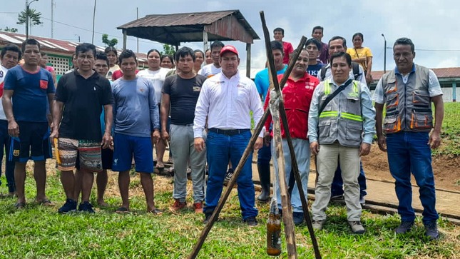 Loreto: Colocan primera piedra de obra de agua y saneamiento en comunidad nativa de Copal Urco