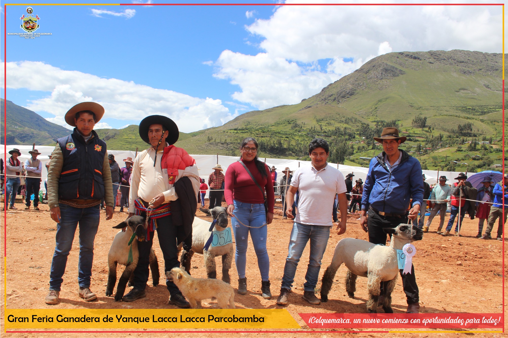 La Municipalidad Distrital de Colquemarca, a través de su Sub Gerencia de Desarrollo Económico Local, se sumó a la celebración del XXVI Aniversario de la Comunidad Yanque Lacca Lacca Parccobamba Gran Chico, del distrito de Colquemarca, con la organización de una gran feria ganadera y agrícola que se desarrolló con éxito.
La actividad arrancó temprano el día jueves 30 de marzo, con un amplio programa de actividades que incluyó el juzgamiento de toros engordados y remate al martillo, así como la calificación y concurso de frutas, hortalizas y tubérculos en diversas variedades. También se llevaron a cabo el juzgamiento de ovinos y equinos, el concurso de caballos de afición contemporánea, el juzgamiento de cuyes, el concurso de gastronomía y lácteos y el concurso de productos apícolas.
Los señores regidores y el personal técnico de la Municipalidad Distrital de Colquemarca se hicieron presentes en la feria para entregar incentivos a todos los productores que obtuvieron los primeros lugares en los diferentes concursos programados. El objetivo de esta iniciativa fue reactivar la economía local y fomentar la participación activa de los agricultores, para que puedan ofertar sus productos directamente en el mercado.
¡Colquemarca, un nuevo comienzo con oportunidades para todos!
Prof. Santos Oviedo Ataucuri - Alcalde
Gestión 2023 - 2026