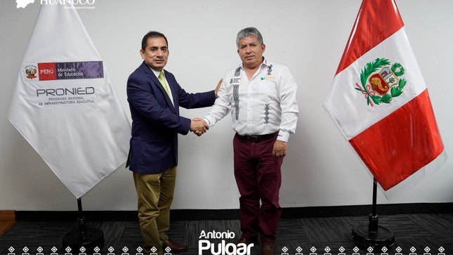Vista y diálogo con el director ejecutivo del Programa Nacional de Infraestructura Educativa, Tiberio Robles Yanoc y el gobernador regional de Huánuco, Mag. Antonio Pulgar 