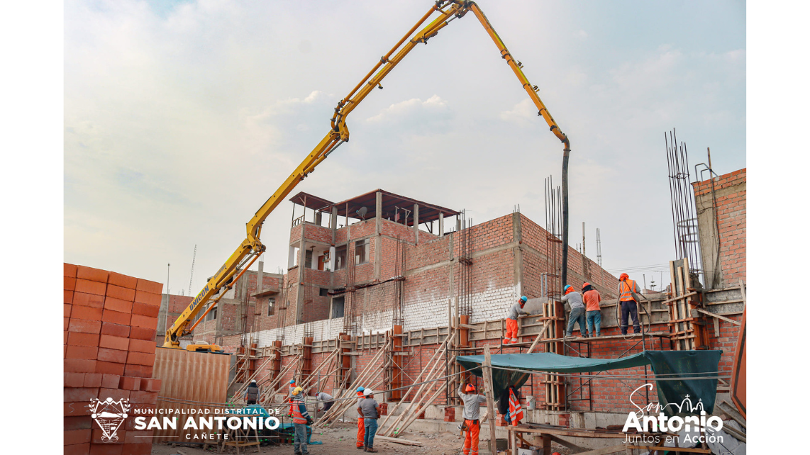 Avanzan trabajos de construcción del nuevo complejo deportivo de San Antonio