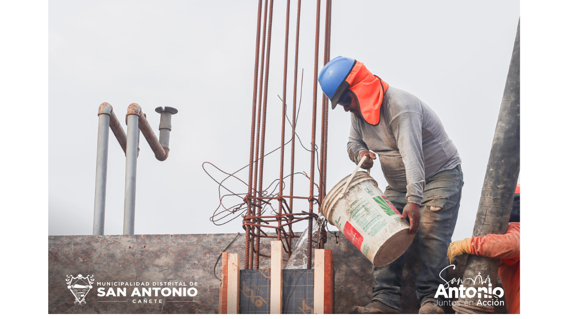 Avanzan trabajos de construcción del nuevo complejo deportivo de San Antonio