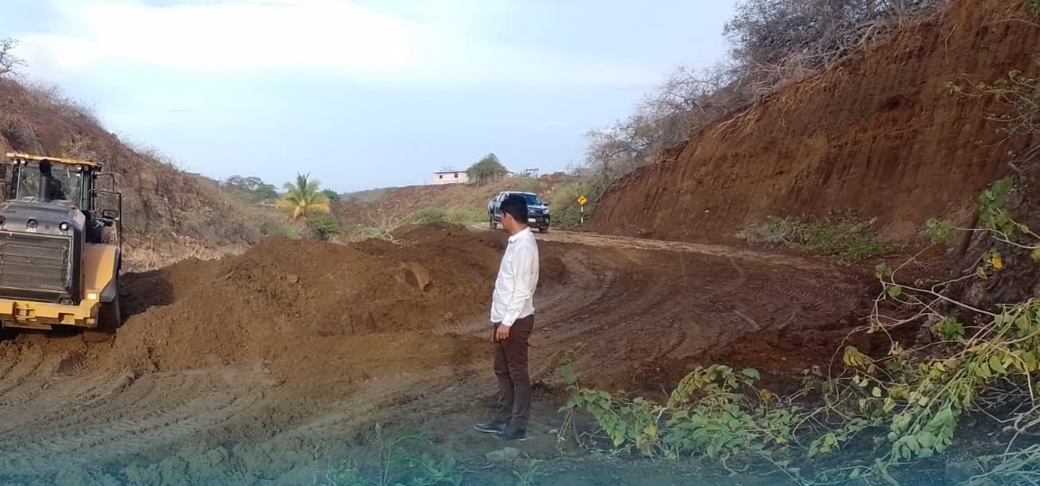 Vía a Pilares con cruce de Quebrada de Horquetas y vías de la margen izquierda, vienen siendo rehabilitadas debido a daños ocasionados por l