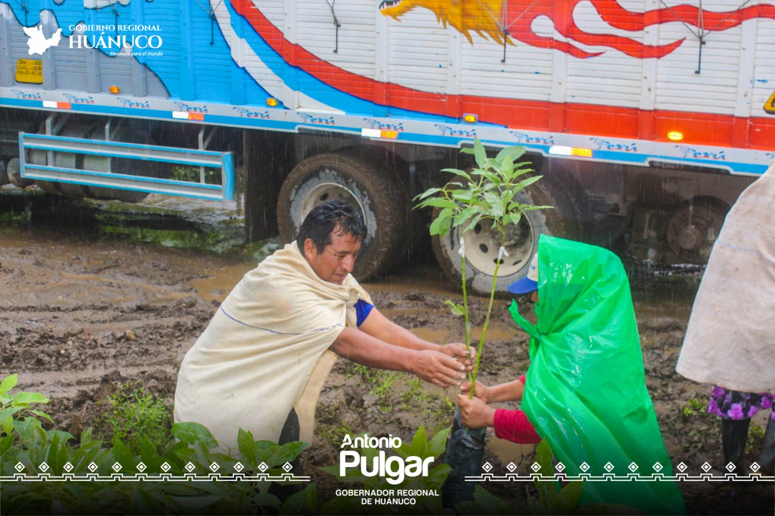 Entrega de palto de Hass y Fuerte a la Asociación de Productores Agropecuarios Proagro Oro Verde, del caserío de Rinconada.