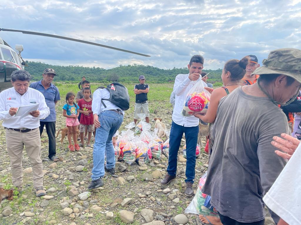 Alcalde de Lancones, realizó entrega de Kit’s de alimentación, para pobladores aislados por las fuertes lluvias.