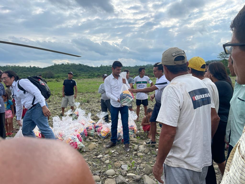 Alcalde de Lancones, realizó entrega de Kit’s de alimentación, para pobladores aislados por las fuertes lluvias.