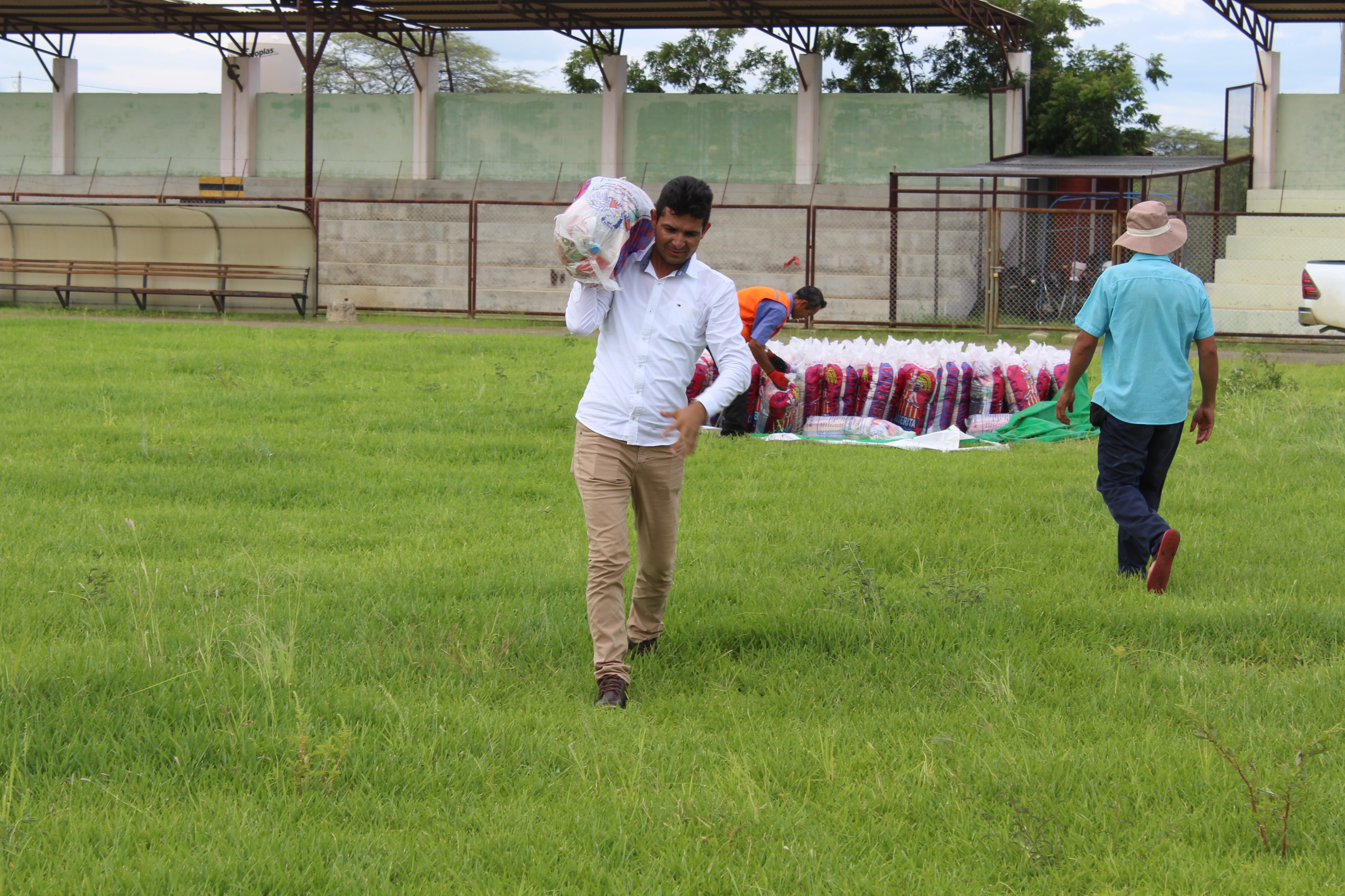 Municipalidad de Lancones, realizó traslado de alimentos con destino a caseríos aislados por las intensas lluvias.