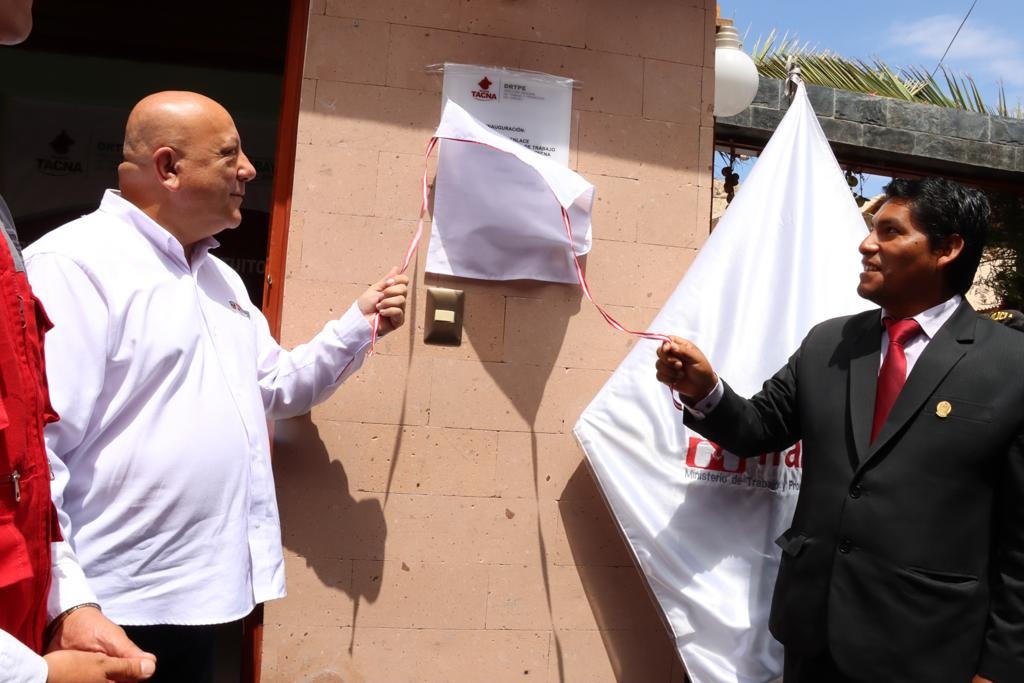 ministro Alfonso Adrianzén inaugura Feria del Empleo en la provincia de Jorge Basadre