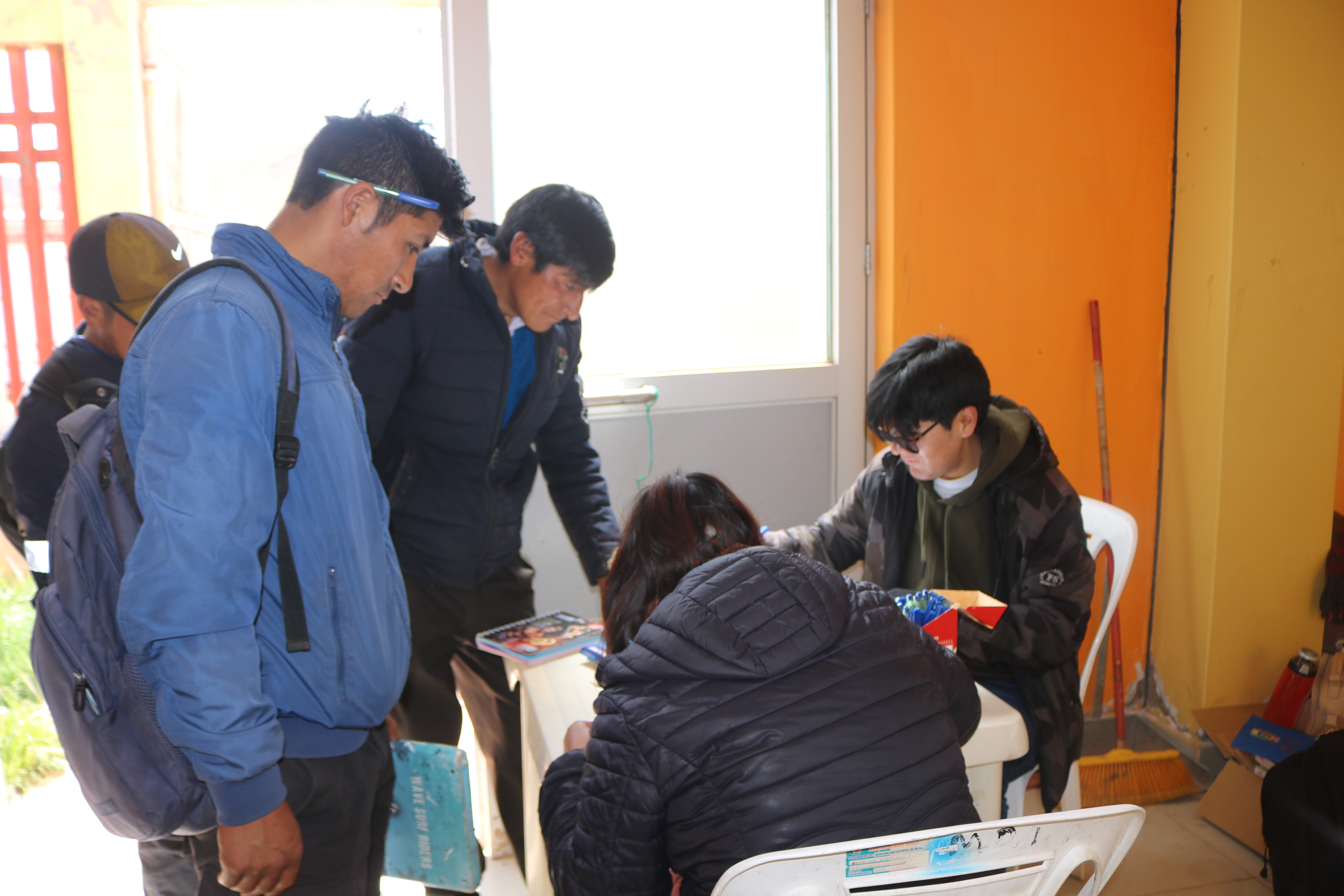 En la fotografía se muestra el registro de participantes al presupuesto participativo 2024, en la Cuenca San Juan.