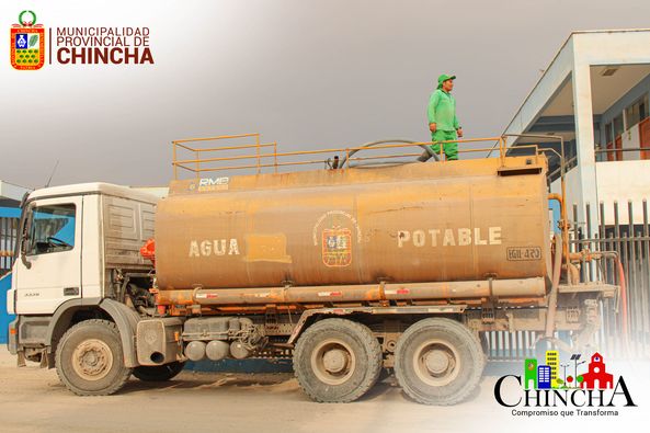 #EntregaDeAgua| Ante la falta de agua potable en la provincia de Chincha, viene realizando la entrega de este vital líquido elemento con tanques cisterna también a las Instituciones Educativas , en esta oportunidad llegamos a la I.E "PROCERES DE LA INDEPENDENCIA"