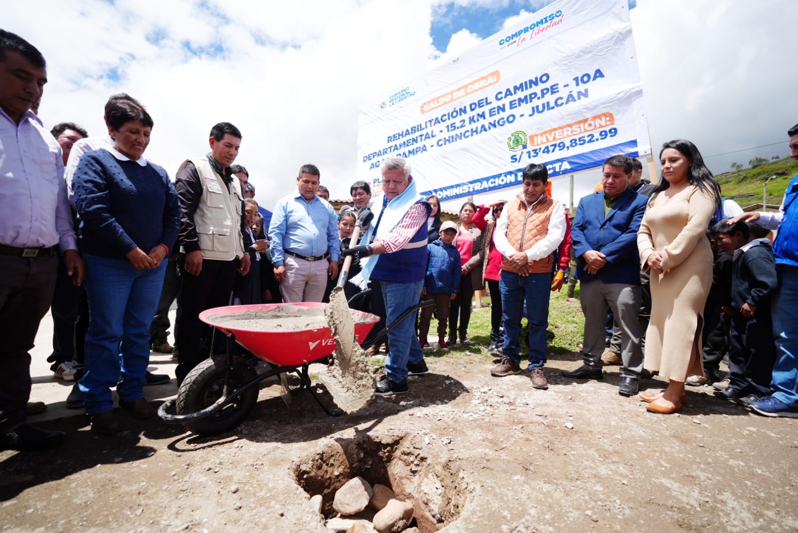 Reinicia construcción de carretera Agallpampa – Julcán a base de pavimento rígido