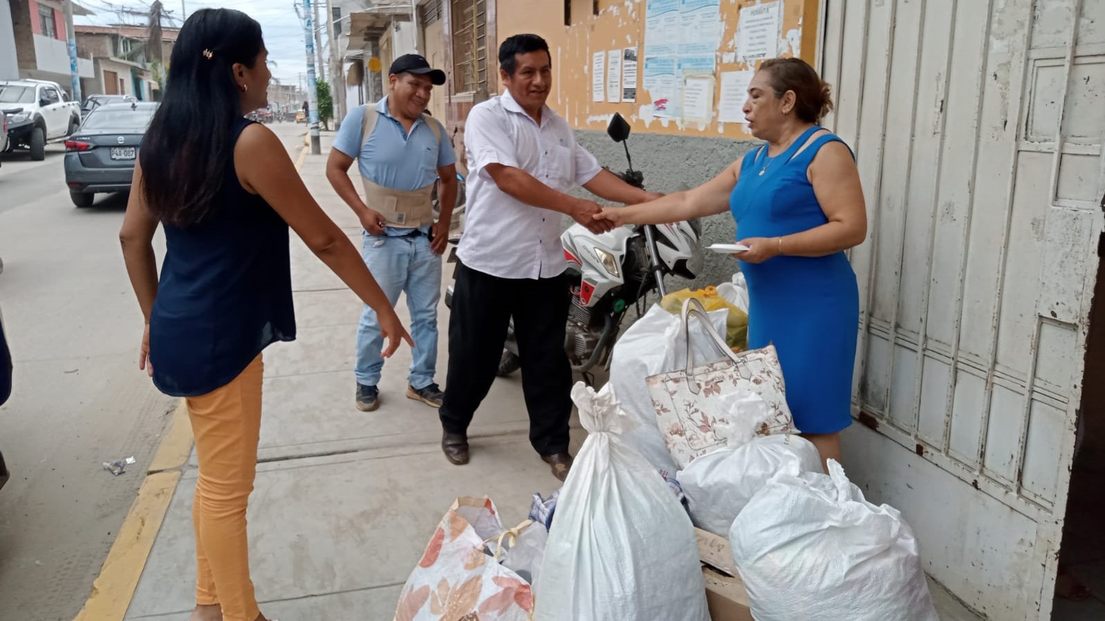 La UGEL Piura entrega donaciones para los pobladores de Canchaque y San Miguel de El Faique