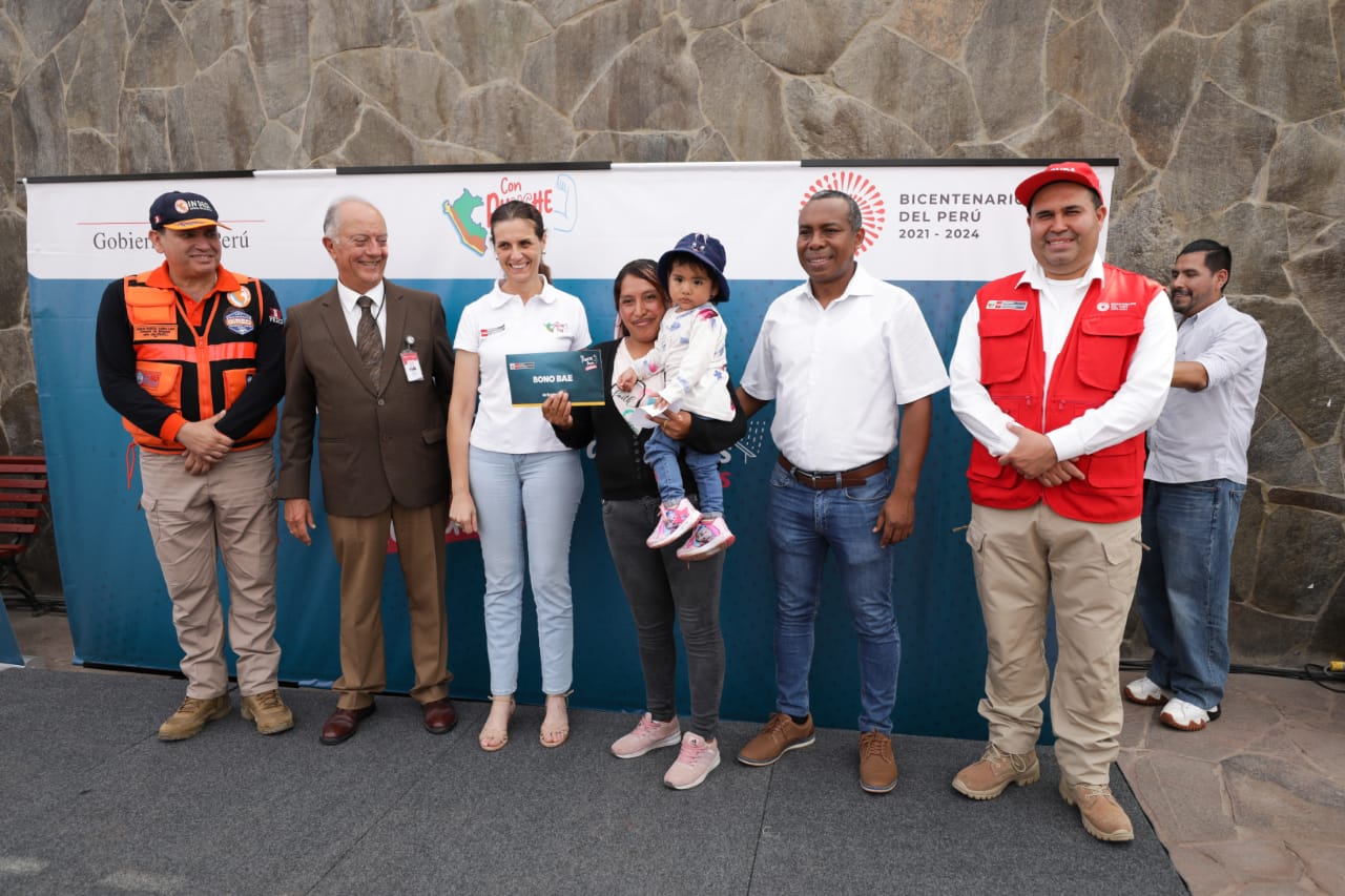 Ministerio de Vivienda supervisó entrega de primeros bonos de arrendamiento por emergencia a damnificados de Cieneguilla