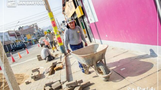 instalando 8 topes de llantas para prevenir accidentes 
