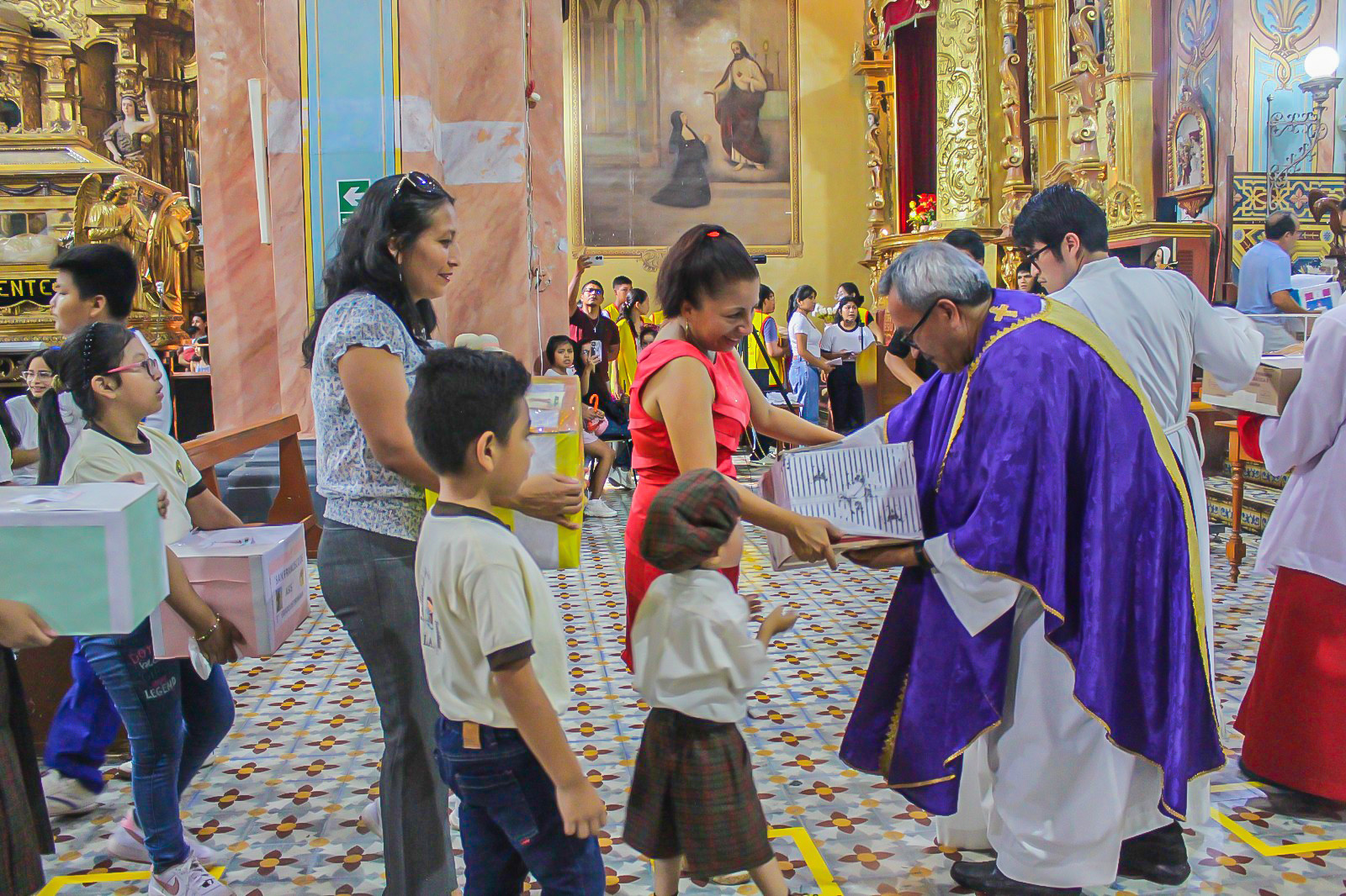 La Iglesia San Pedro de Lambayeque celebró la Procesión Infantil por Semana Santa.