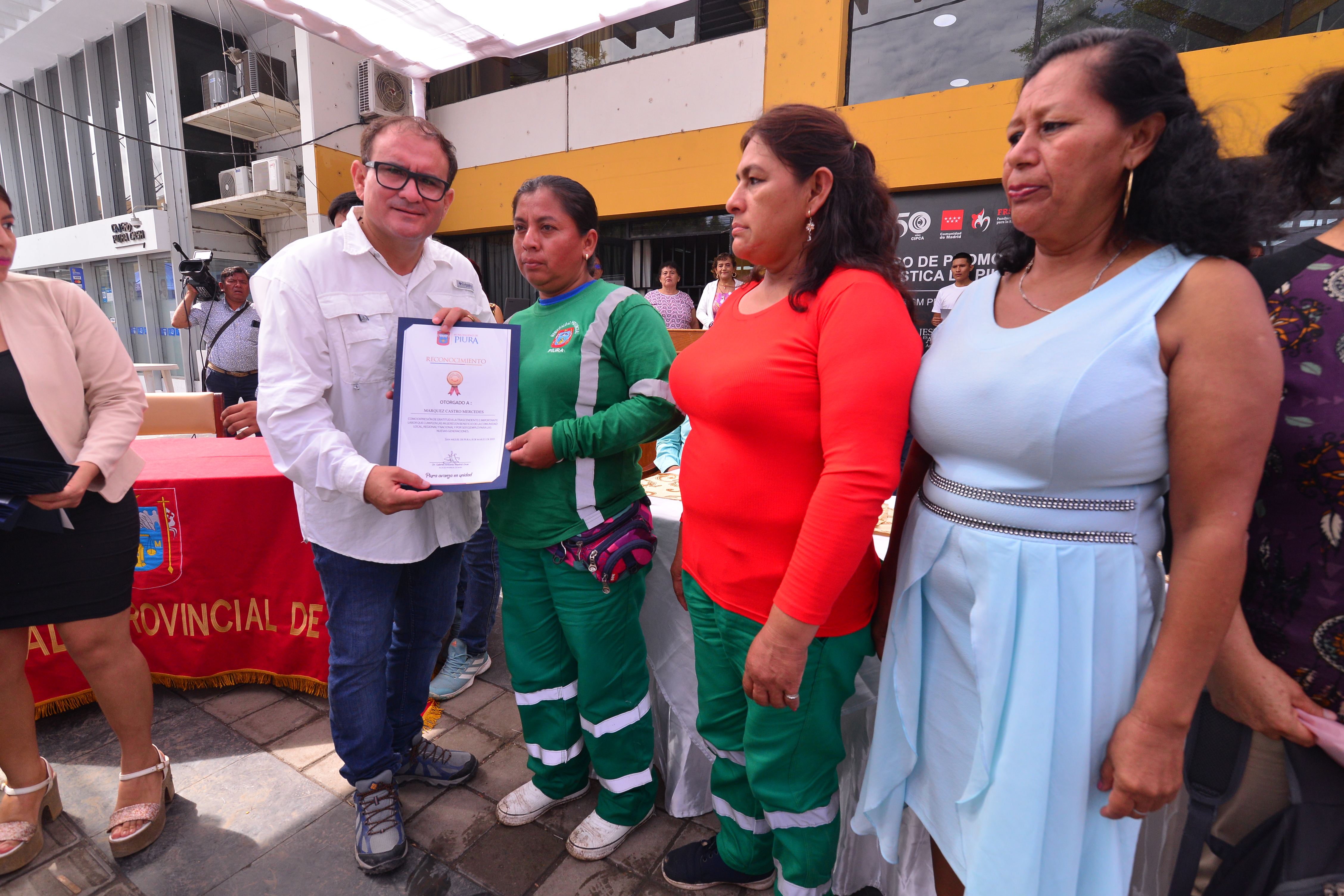 Alcalde Gabriel Madrid encabezó la ceremonia de conmemoración por el Dia de la Mujer