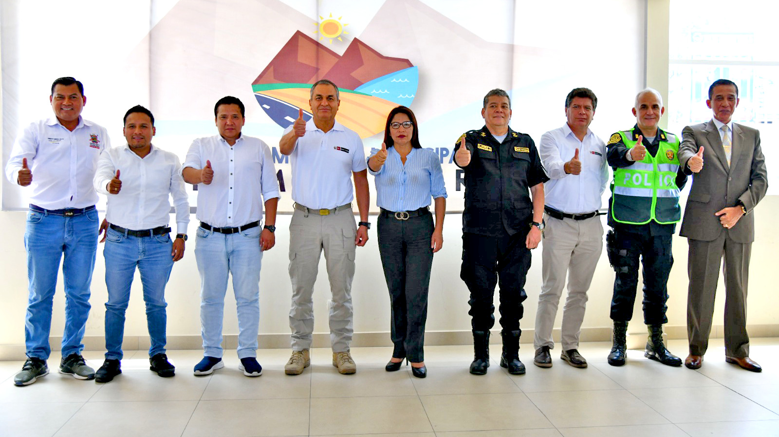 Ministro del Interior visitó la moderna Central de Monitoreo y Videovigilancia de Villa El Salvador.