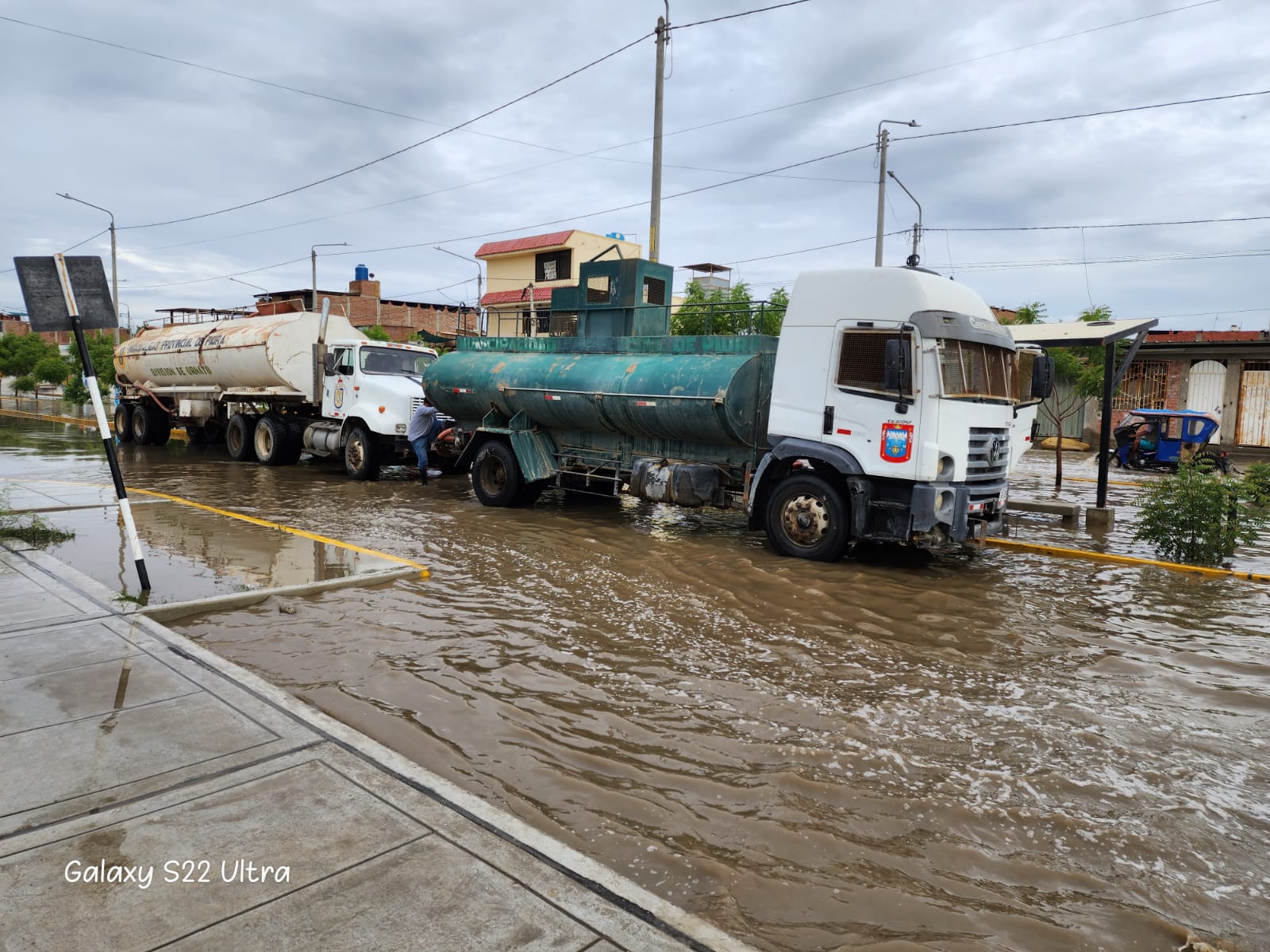 La maquinaria municipal trabaja en varios sectores de la ciudad luego de las lluvias