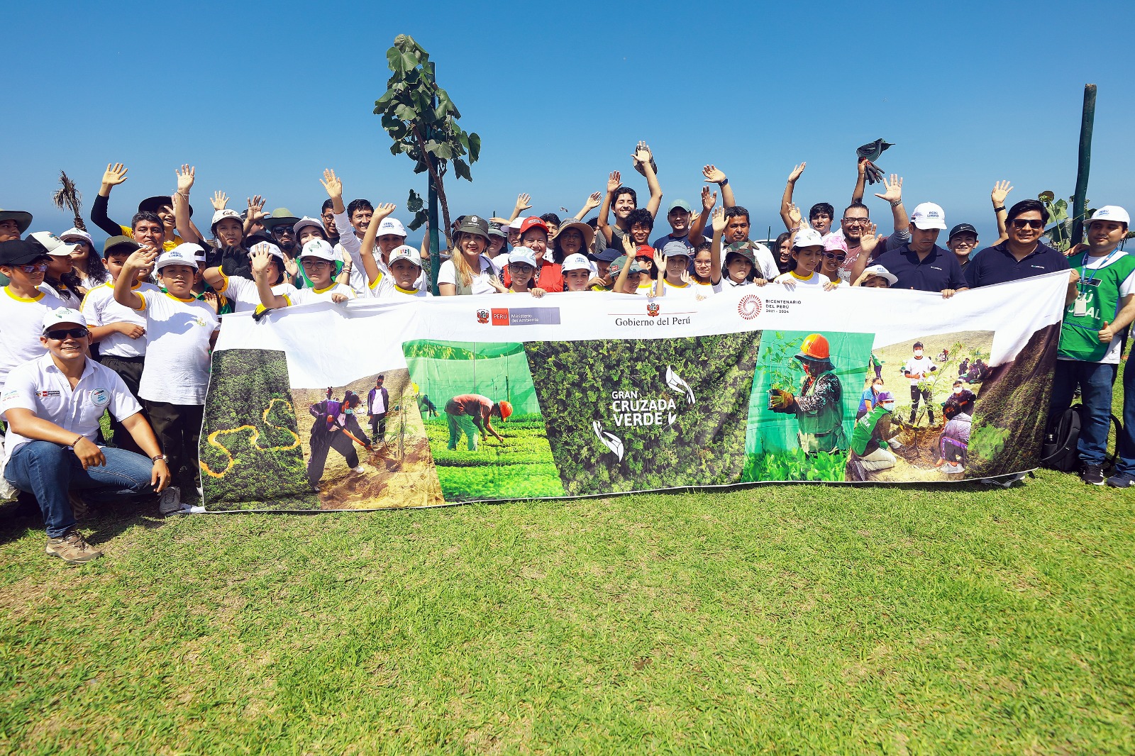 Plantamos 200 nuevos árboles en el Bosque Bicentenario