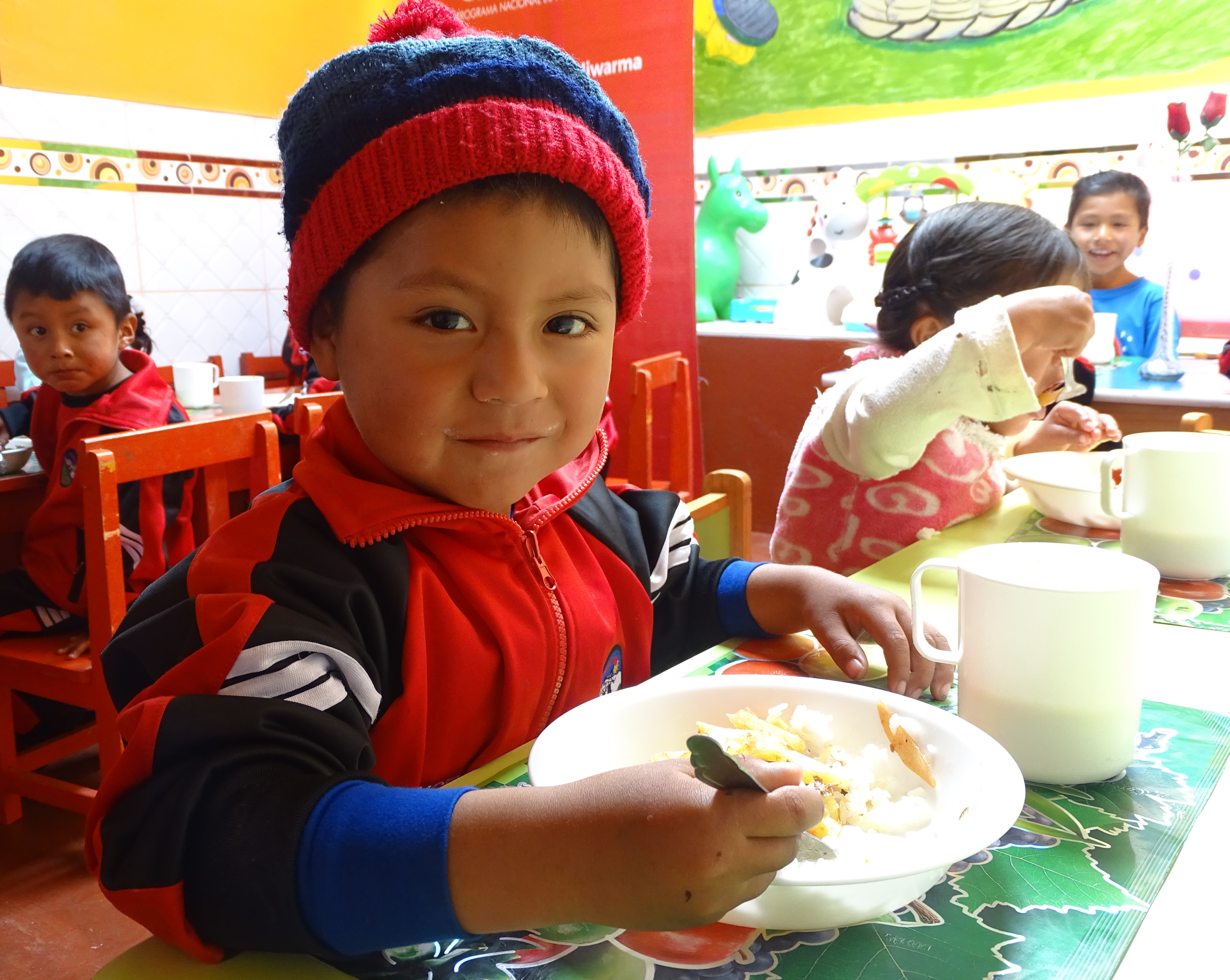 NIÑOS DESAYUNANDO - IE LLACSHU4