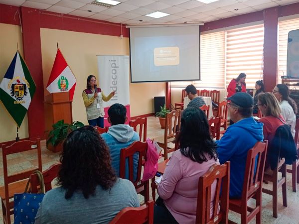 Sede regional del Indecopi en La Merced y la Municipalidad Provincial de Oxapampa dictaron charlas para motivarlos a respetar los derechos de los consumidores.
