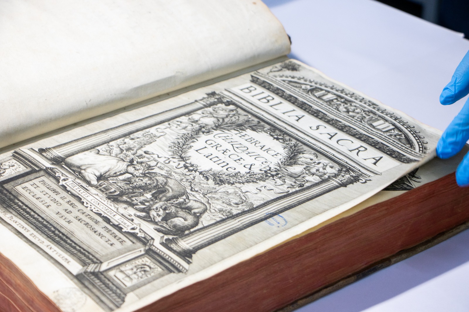 Ministerio de Cultura protege las biblias políglotas más importantes del siglo XVI europeo como Patrimonio Cultural de la Nación