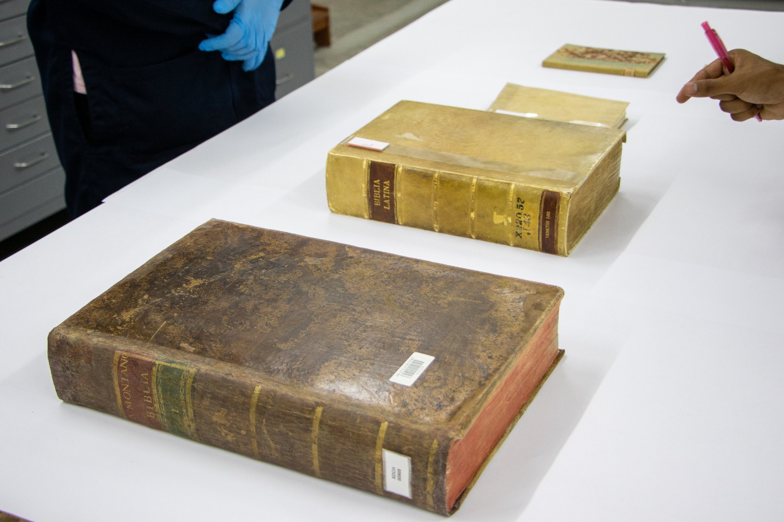 Ministerio de Cultura protege las biblias políglotas más importantes del siglo XVI europeo como Patrimonio Cultural de la Nación