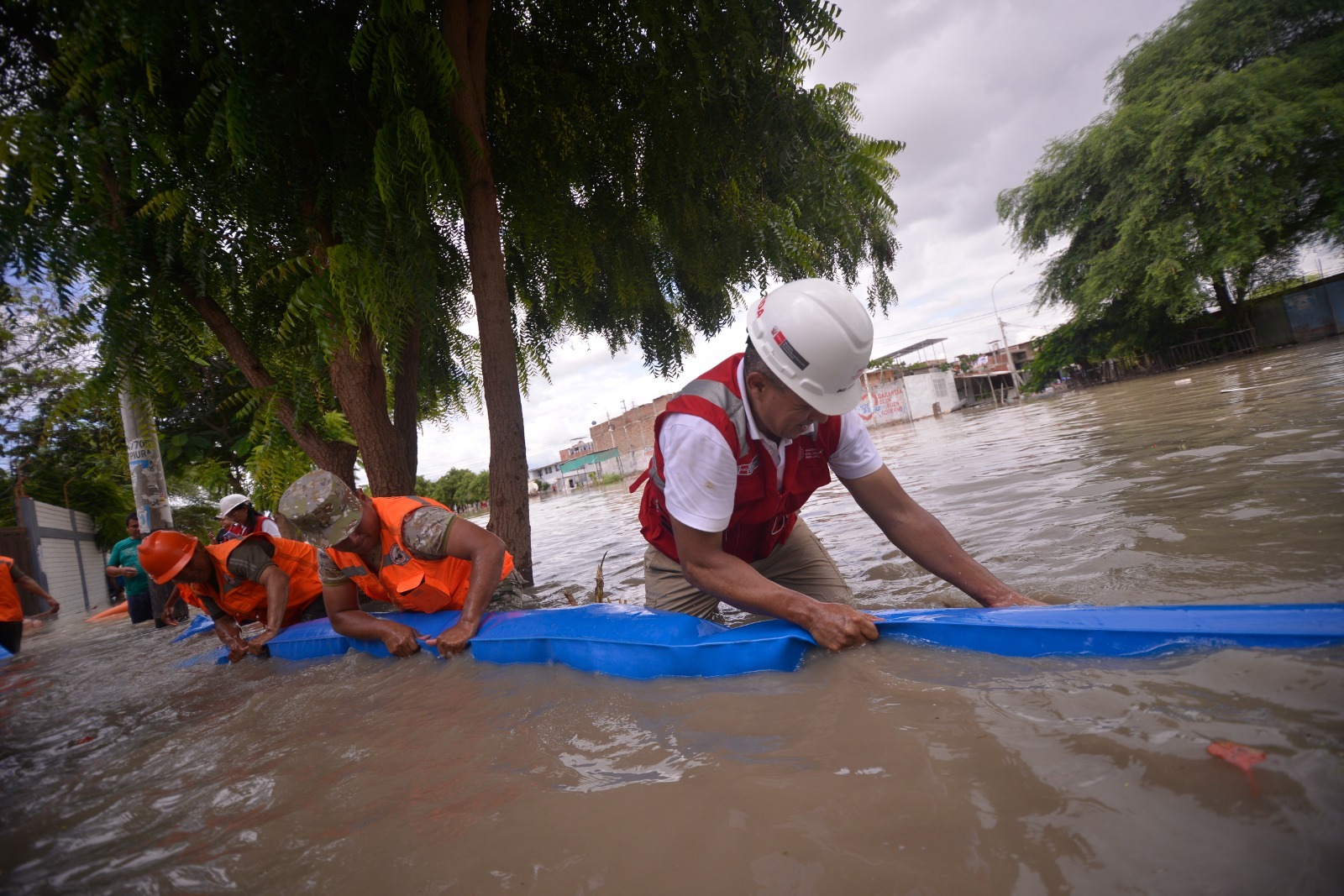 Ministerio de Vivienda intensifica labores de limpieza en zonas afectadas por lluvias en Piura
