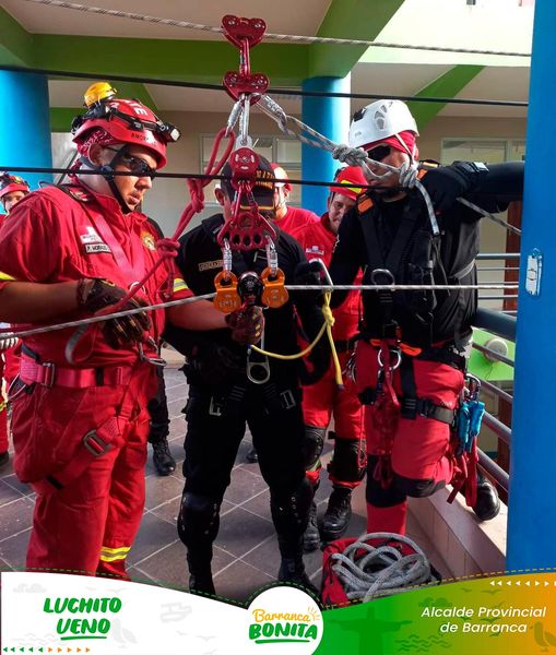 Efectivos de serenazgo participan de taller de rescate con cuerdas