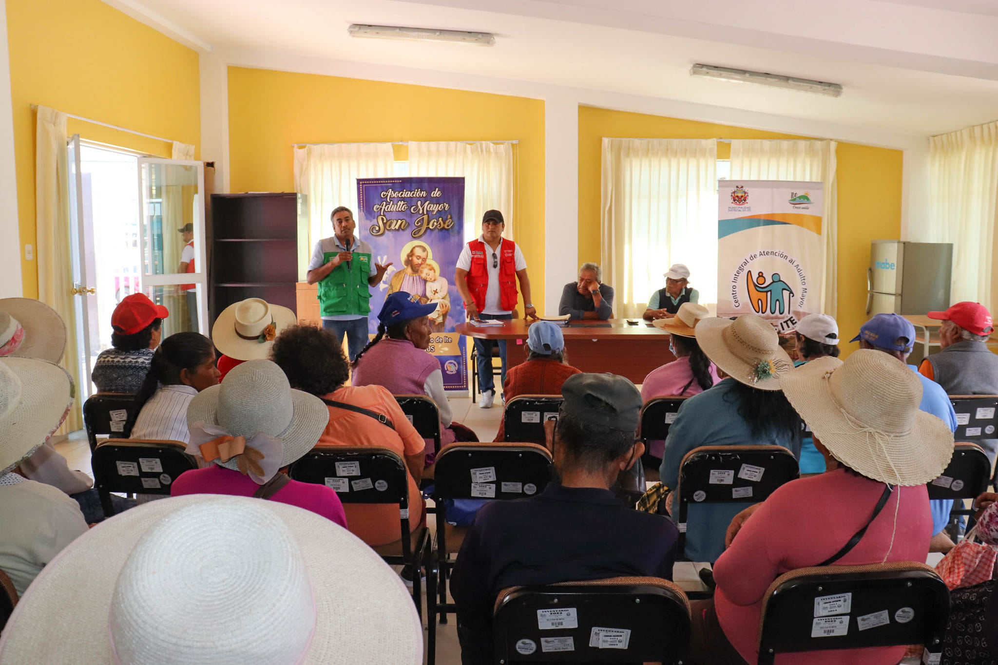 Los adultos mayores del distrito de Ite participaron de la primera reunión de Saberes Productivos del Programa Nacional de Asistencia Solidaria Pensión 65 a cargo del coordinador Lic. Erick Estrada.