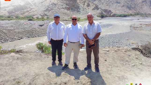 Una de las propuestas alcanzadas también al Director Ejecutivo de OTASS es la construcción de "pozos" que brinden el servicio de agua potable y una nueva planta de tratamiento, así como la posibilidad que el gobierno pueda expropiar algunos pozos ya en funcionamiento, que permitan ayudar a la población con el abastecimiento de este servicio básico. Por otro lado, el alcalde provincial, también solicitó lo más pronto posible la publicación de la reglamentación de la Resolución Ministerial 203-2022- VIVIENDA que le devuelve facultades a los alcaldes de la provincia, sobre el manejo administrativo y funcional de la empresa de agua potable y alcantarillado SEMAPACH S.A.