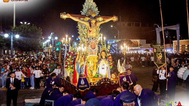 Con fe y devoción, el alcalde provincial, regidores y funcionarios municipales, rindieron un merecido homenaje al Señor Crucificado de Chincha, la sagrada imagen, salió en procesión para derramar bendiciones en su recorrido, iniciando por el local central de la entidad municipal, para luego continuar por los sectores ya programados durante la semana santa.