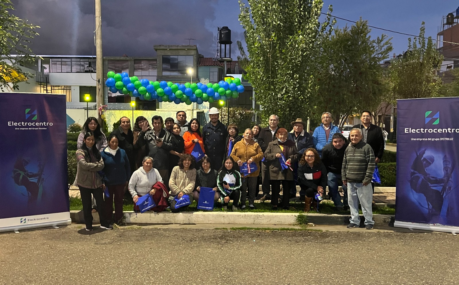 Empresa Electrocentro en trabajo coordinado con los vecinos instaló más de 400 luminarias de tecnología LED.