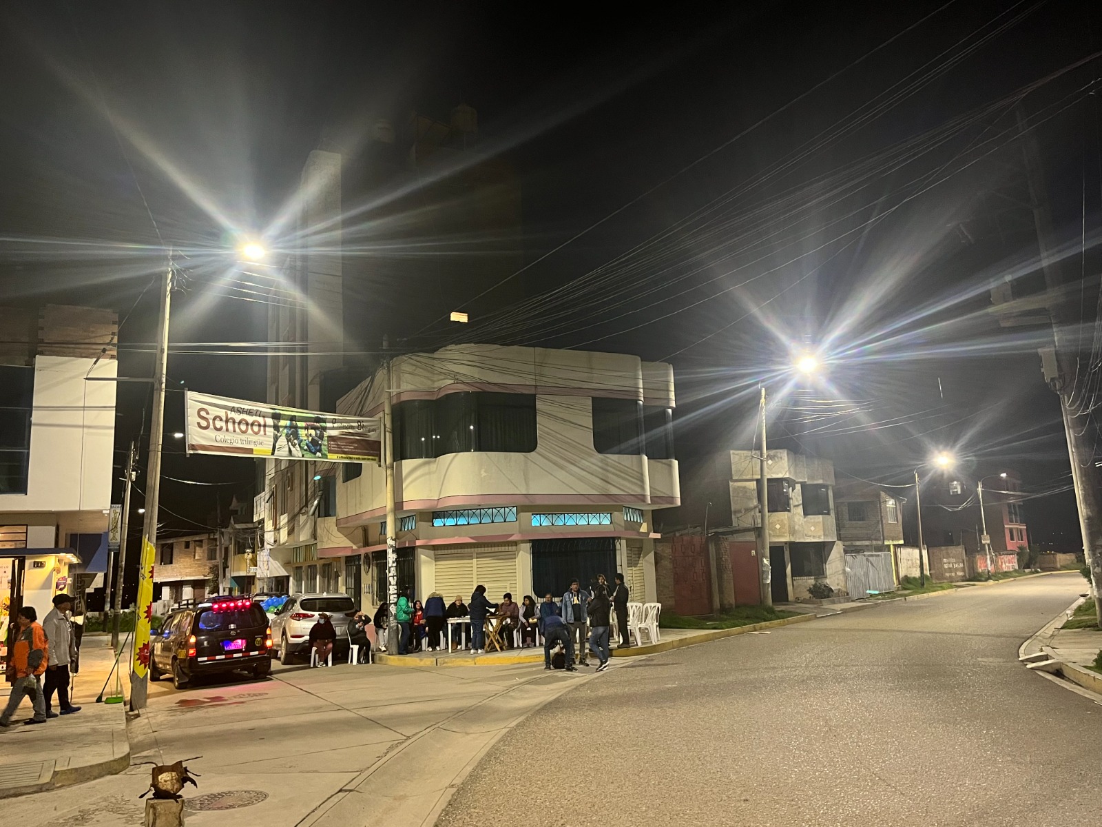 Empresa Electrocentro en trabajo coordinado con los vecinos instaló más de 400 luminarias de tecnología LED.