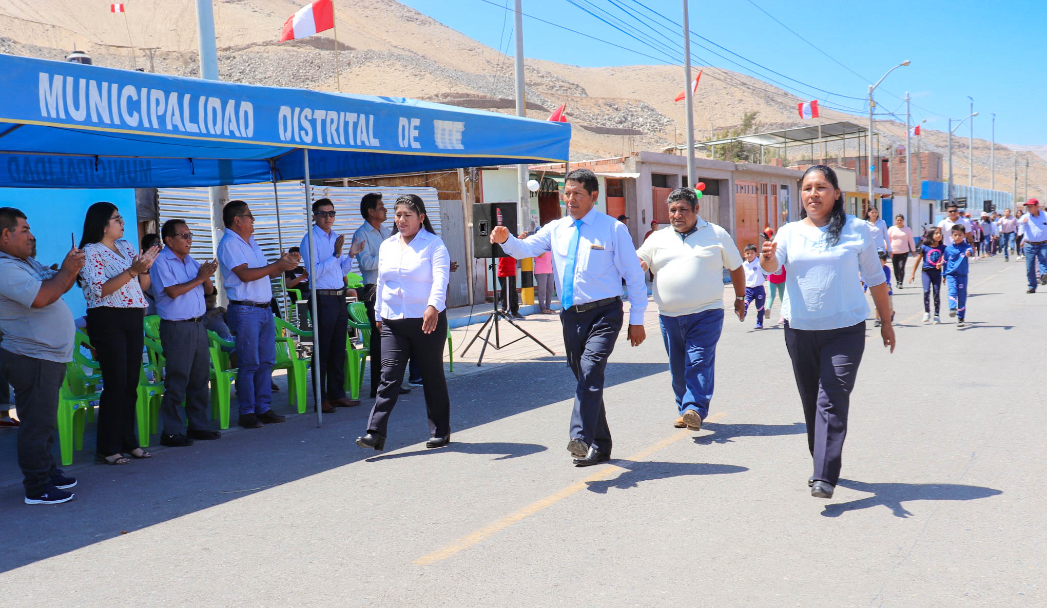 ✍️Con el izamiento del Pabellón Nacional, desfile y almuerzo de confraternidad, la Junta Vecinal el Mirador celebro sus 19 años de creación.